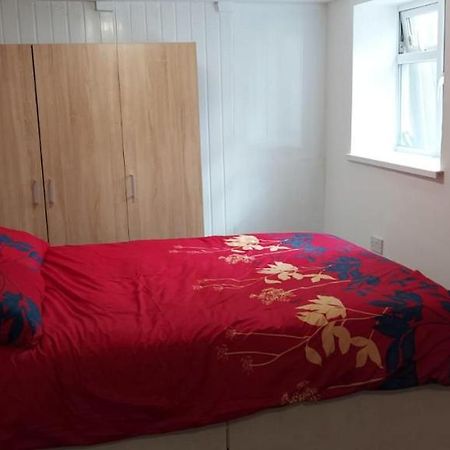 Lovely 3-Bed Apartment In Parkgate Rotherham Exterior foto