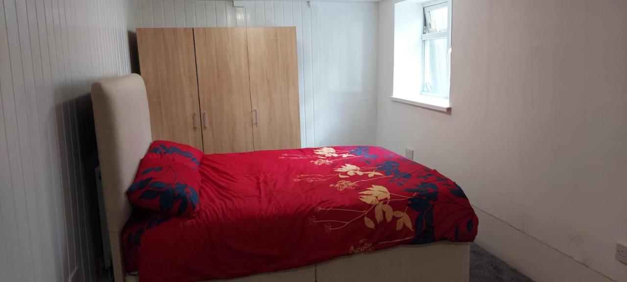 Lovely 3-Bed Apartment In Parkgate Rotherham Exterior foto