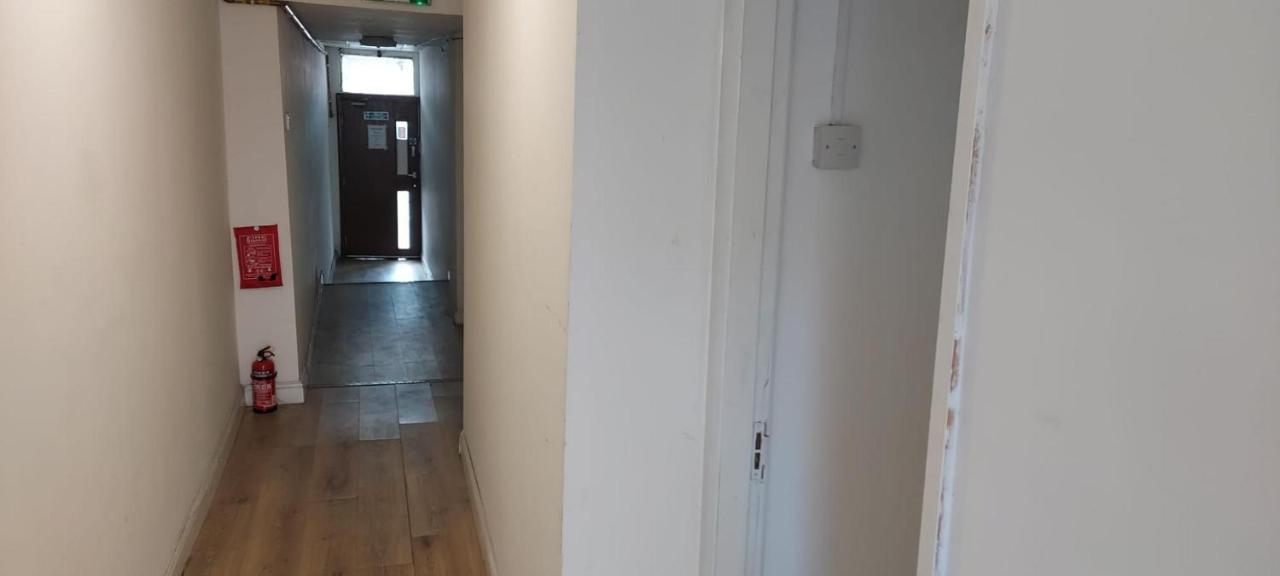 Lovely 3-Bed Apartment In Parkgate Rotherham Exterior foto