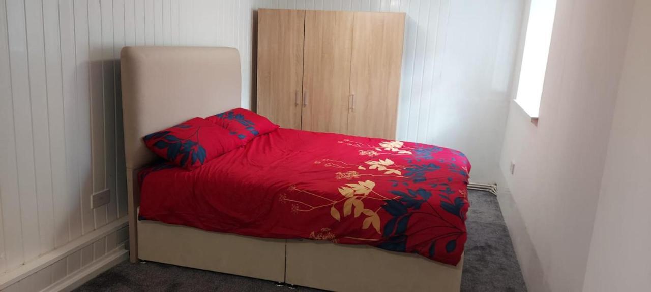 Lovely 3-Bed Apartment In Parkgate Rotherham Exterior foto