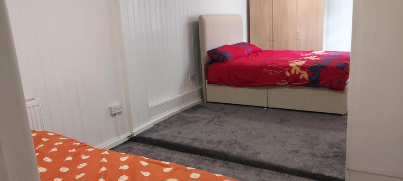 Lovely 3-Bed Apartment In Parkgate Rotherham Exterior foto