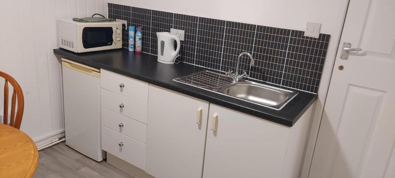 Lovely 3-Bed Apartment In Parkgate Rotherham Exterior foto
