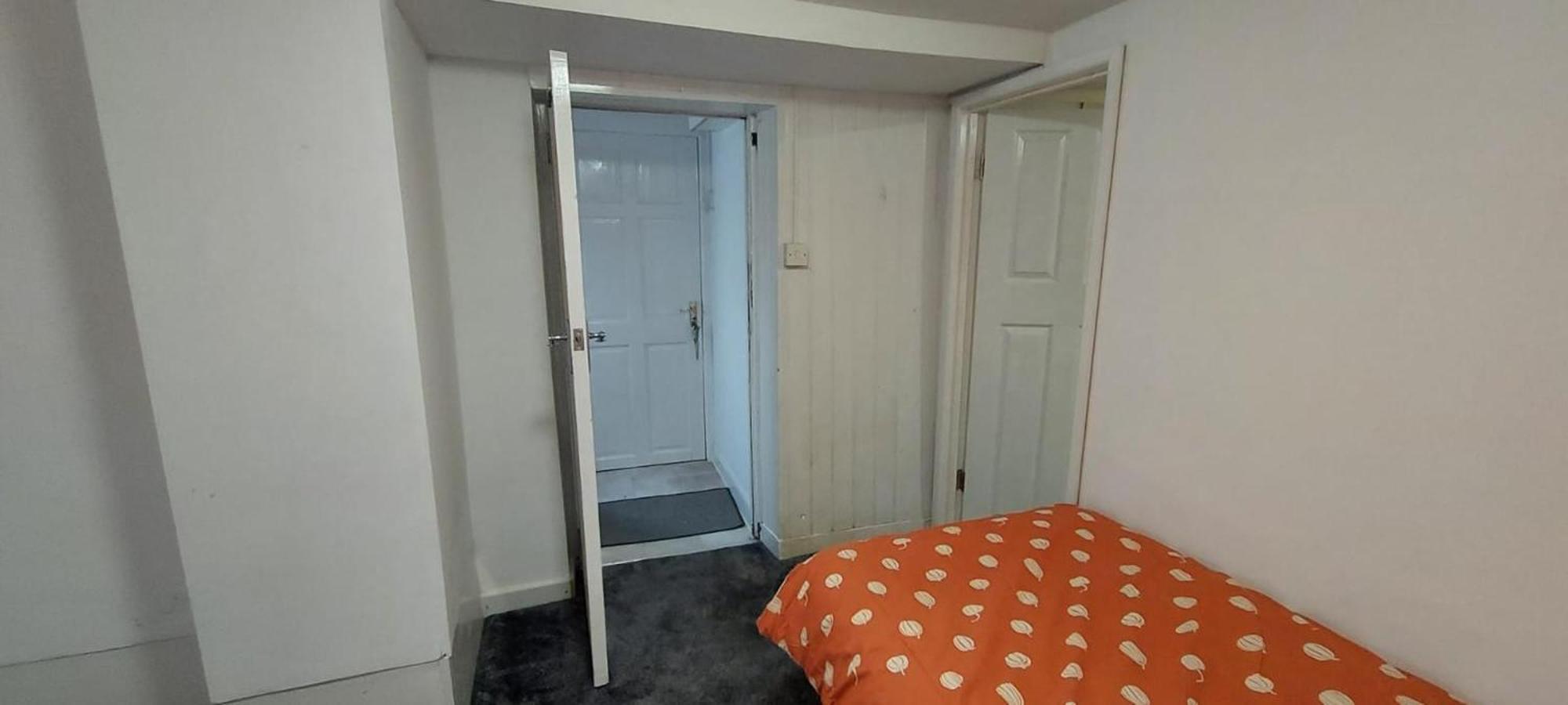 Lovely 3-Bed Apartment In Parkgate Rotherham Exterior foto